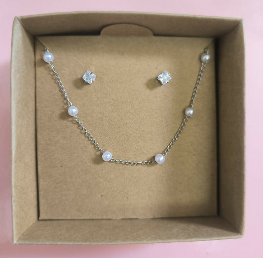 Set Aretes y Collar Punto en Acero Plateado