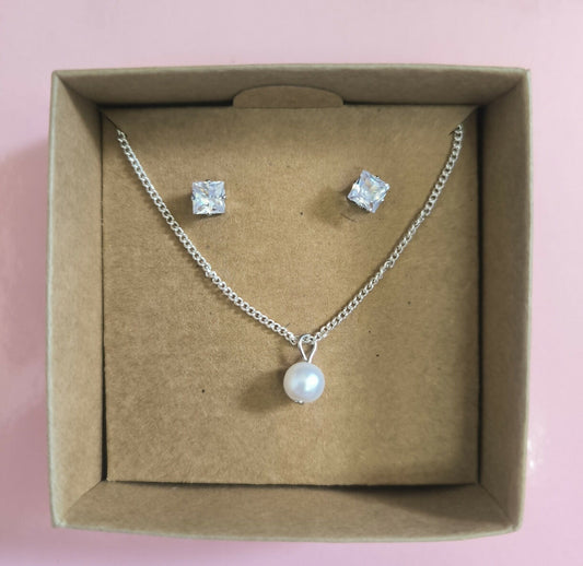 Set Aretes y Collar Punto Perla en Acero Plateado